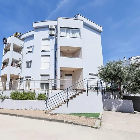 Bluebell Mit Privatem Parkplatz By Interhome Apartamento Zadar